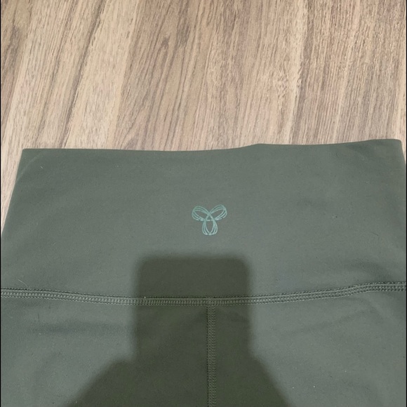 Aritzia Pants - TnaLIFE Atmosphere Hi-Rise 7/8 Legging